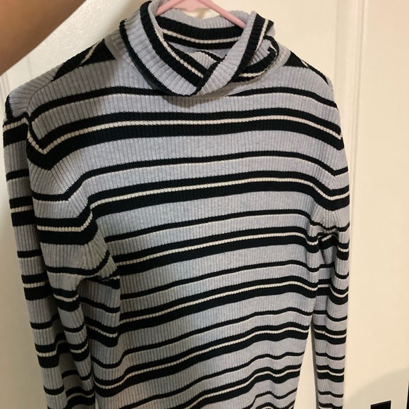 Gap turtleneck sweater, size small - Picture 2 of 3